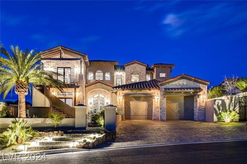 Attached, Exterior, Facade, Mediterranean