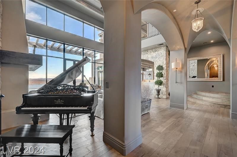 Interior, Pendant Lights, Piano, Recessed Lighting, Wood Texture Flooring
