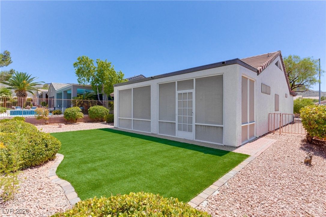 Backyard, Exterior