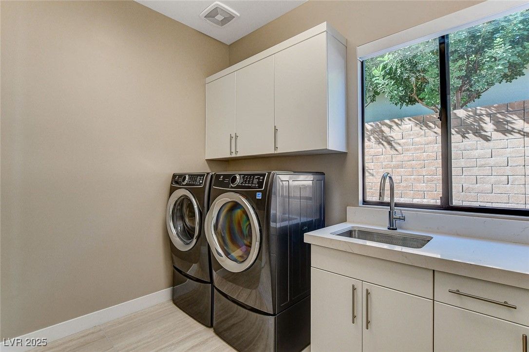 Interior, Washer, Wood Texture Flooring
