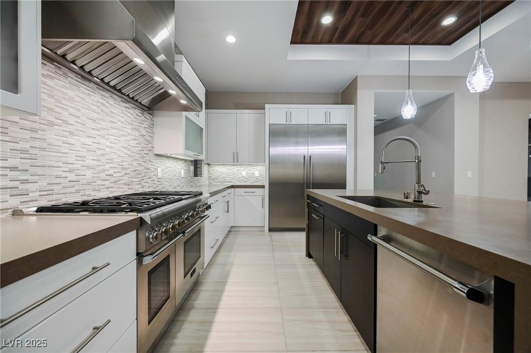 Interior, Kitchen, Pendant Lights, Recessed Lighting, Stainless Steel Appliances