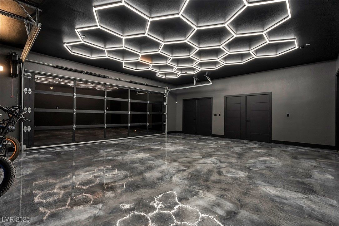 Garage, Interior