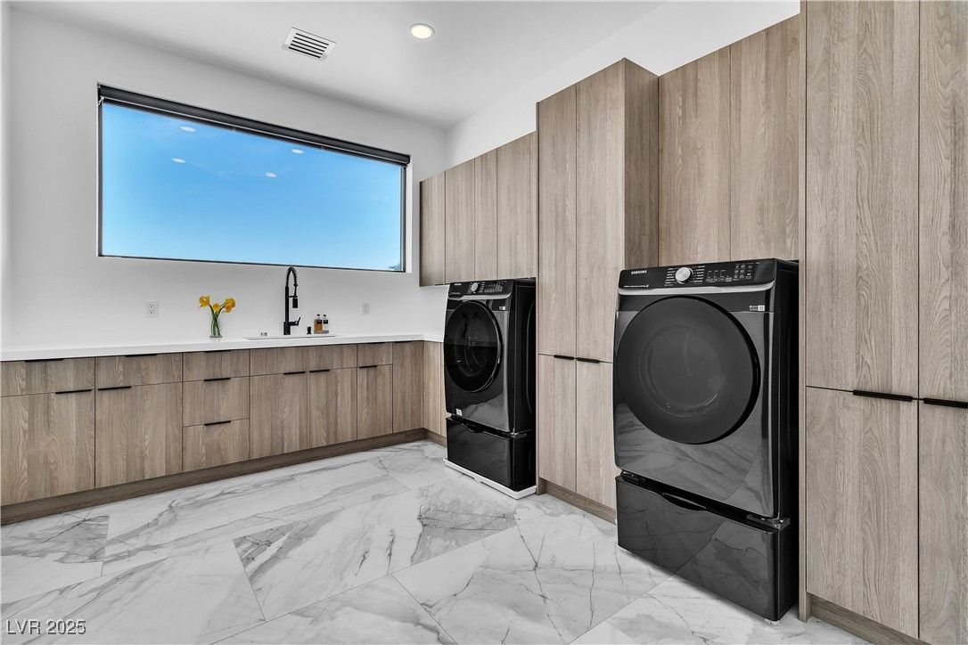 Interior, Marble, Recessed Lighting, Washer