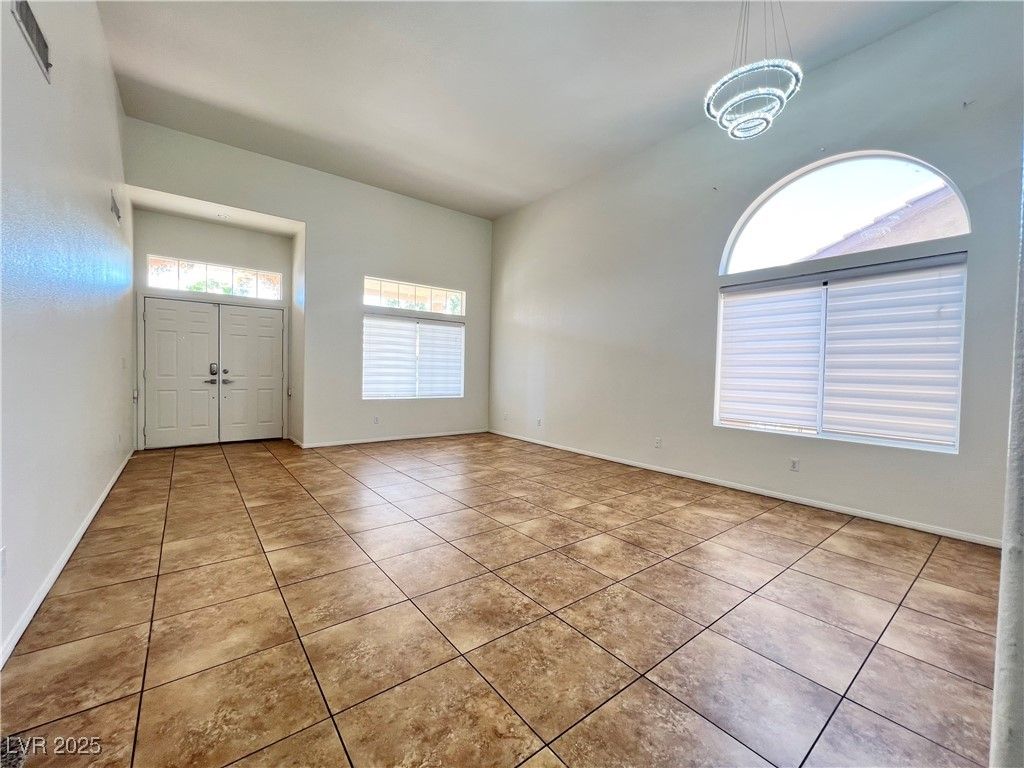 Empty room, Interior, Pendant Lights