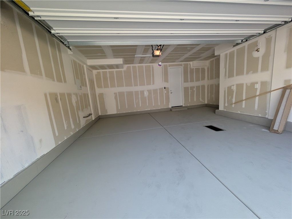 Garage, Interior