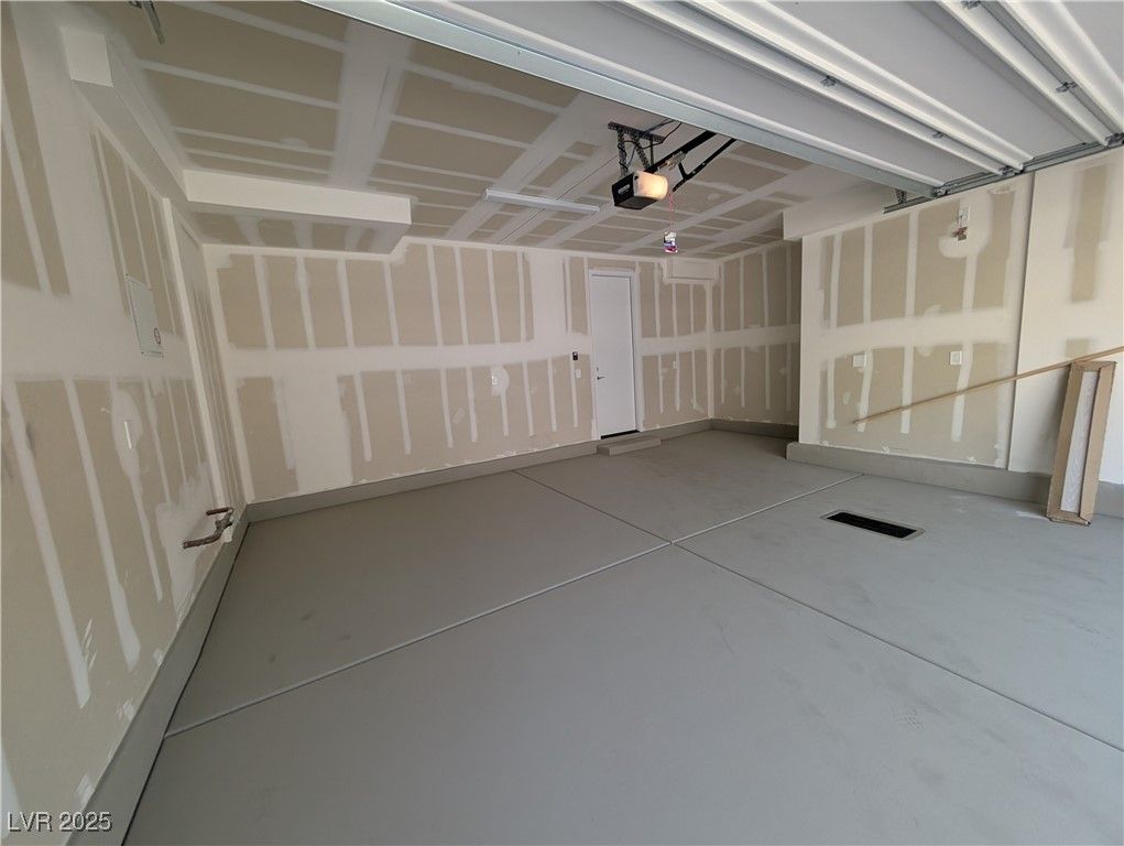 Garage, Interior