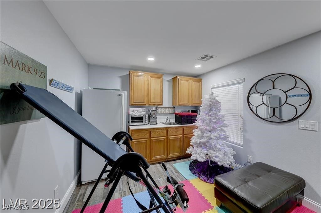 Fitness Equipment, Interior, Kitchen, Recessed Lighting