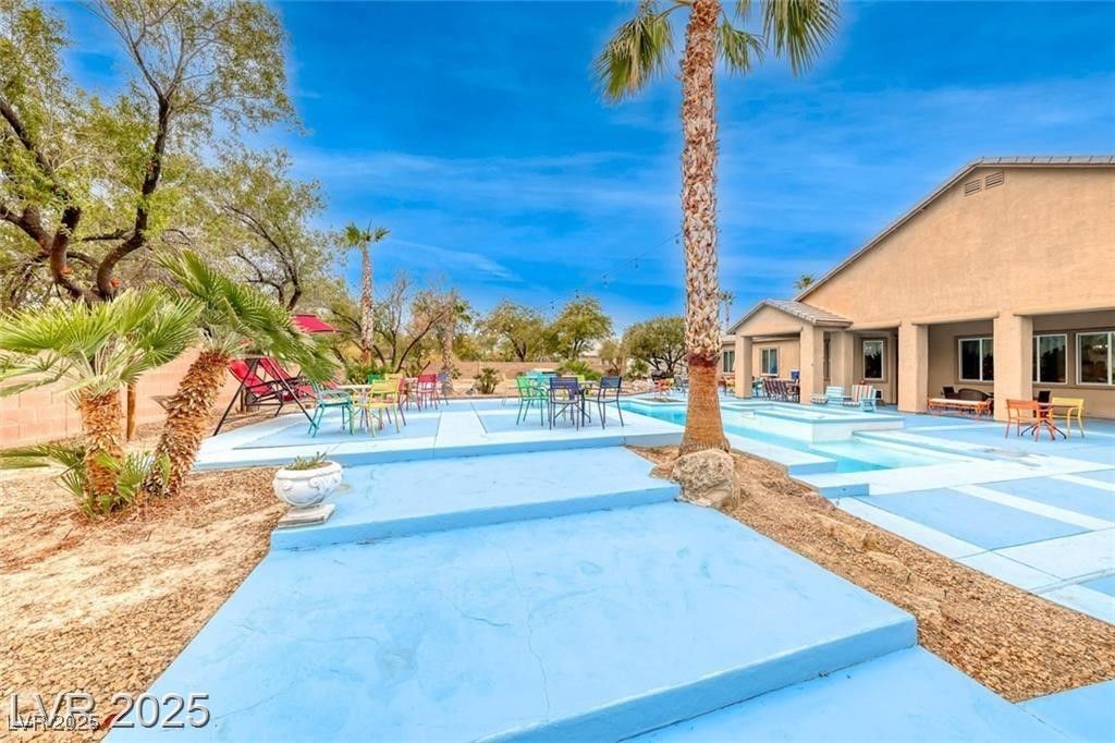 Exterior, Pool