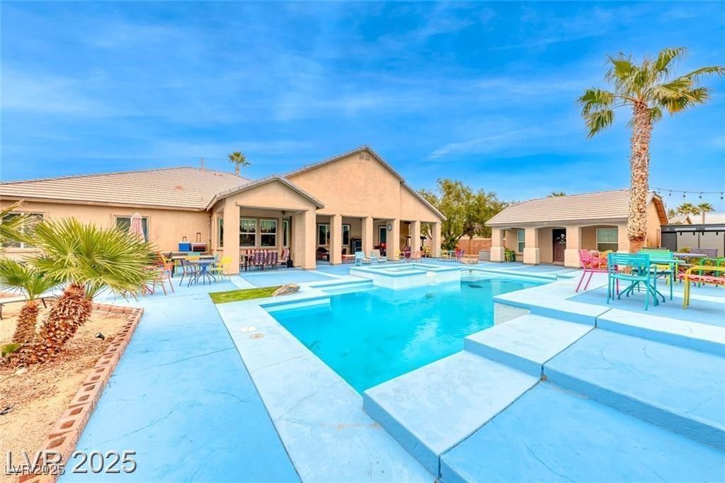 Exterior, Pool