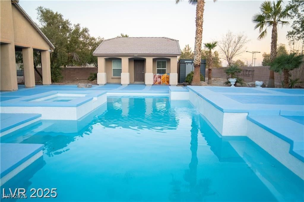 Exterior, Pool