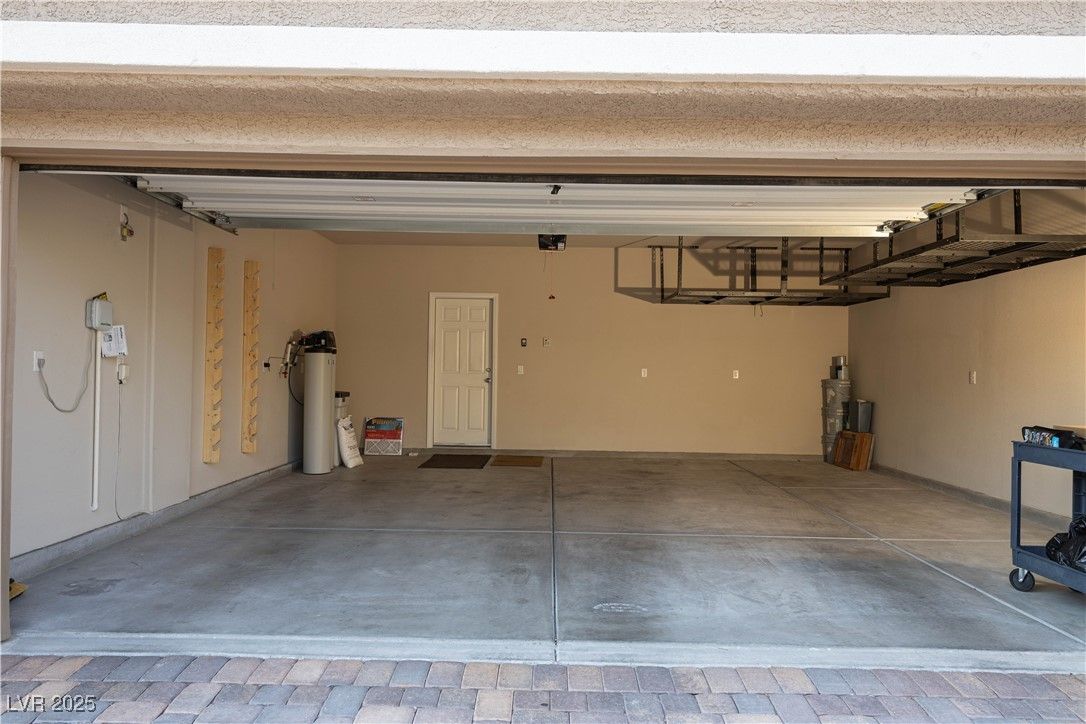 Garage, Interior