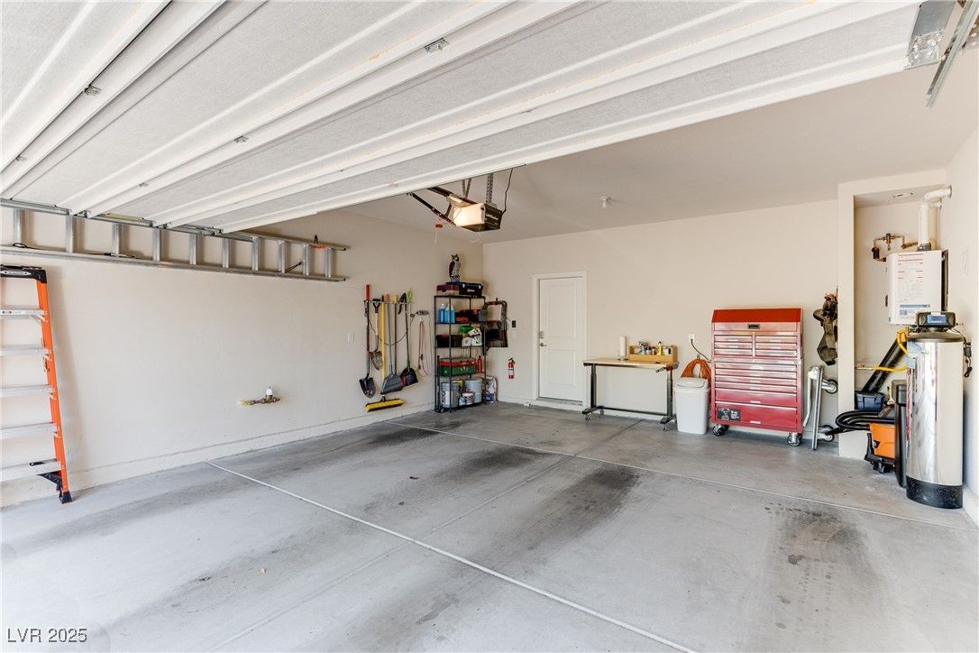 Garage, Interior