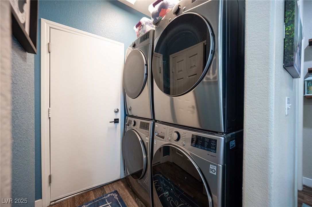 Interior, Utility Closets, Washer, Wood Texture Flooring