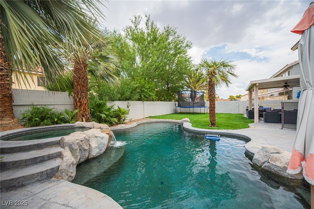 Exterior, Playground, Pool