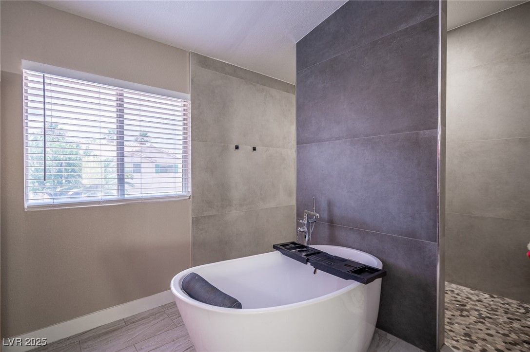 Bathroom, Free Standing Baths, Interior