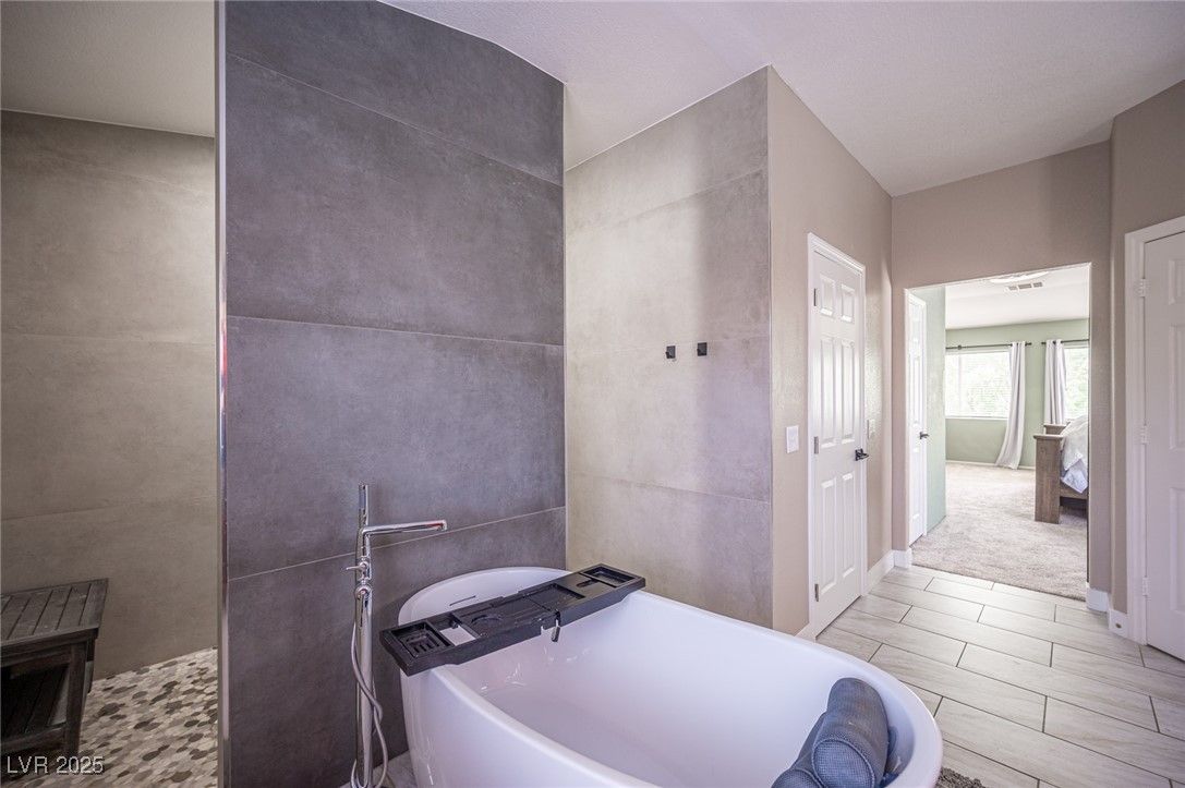 Bathroom, Free Standing Baths, Interior
