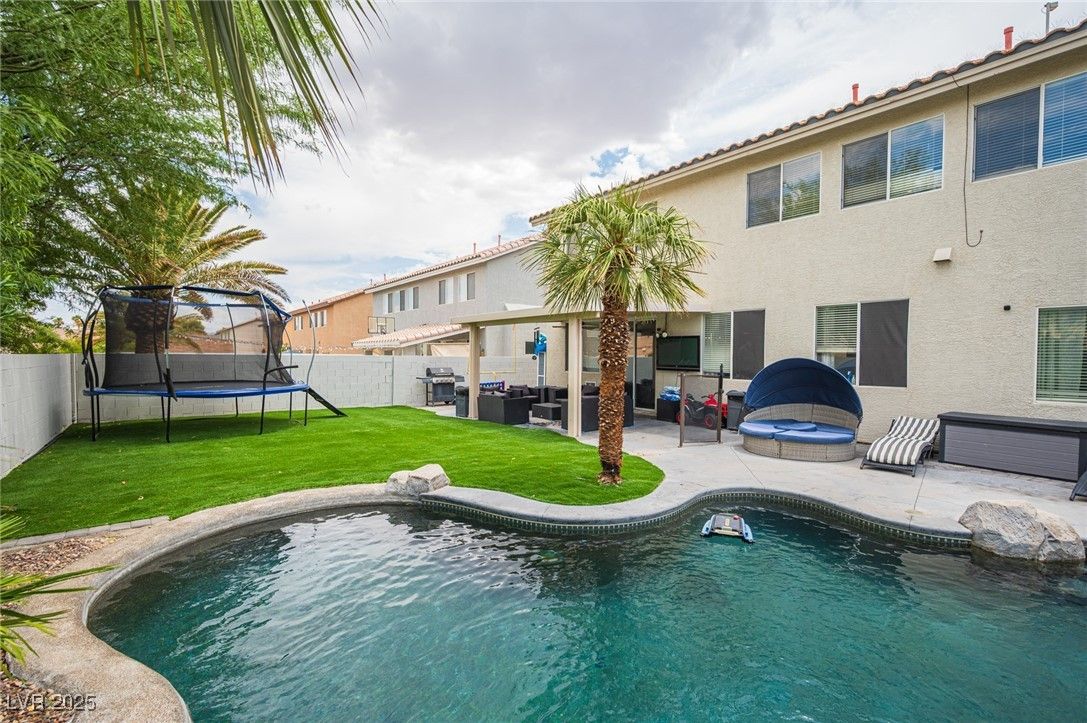 Exterior, Playground, Pool