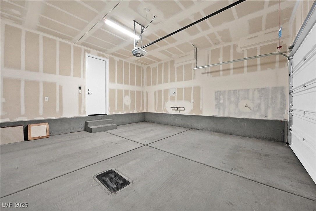 Empty room, Garage, Interior