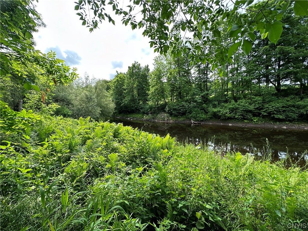 Exterior, Lake