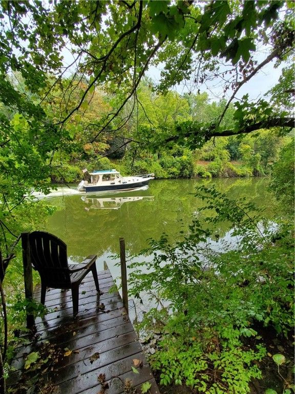 Exterior, Lake