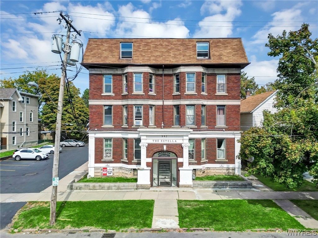 Exterior, Facade, Georgian