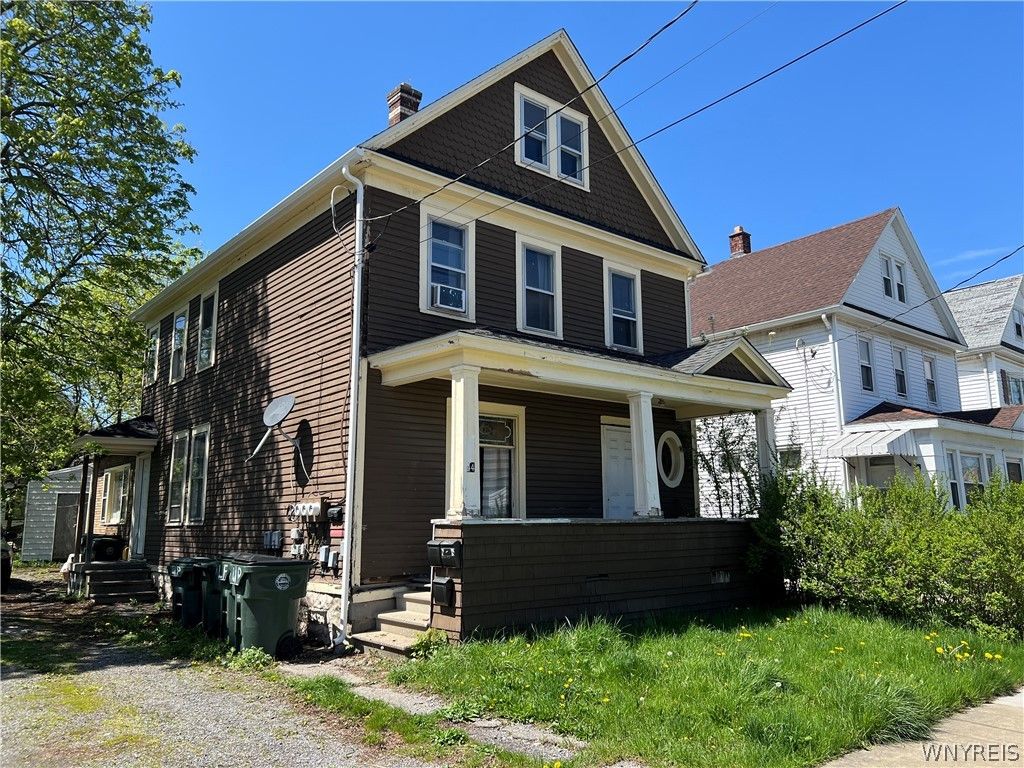 Exterior, Facade, Queen Anne Victorian