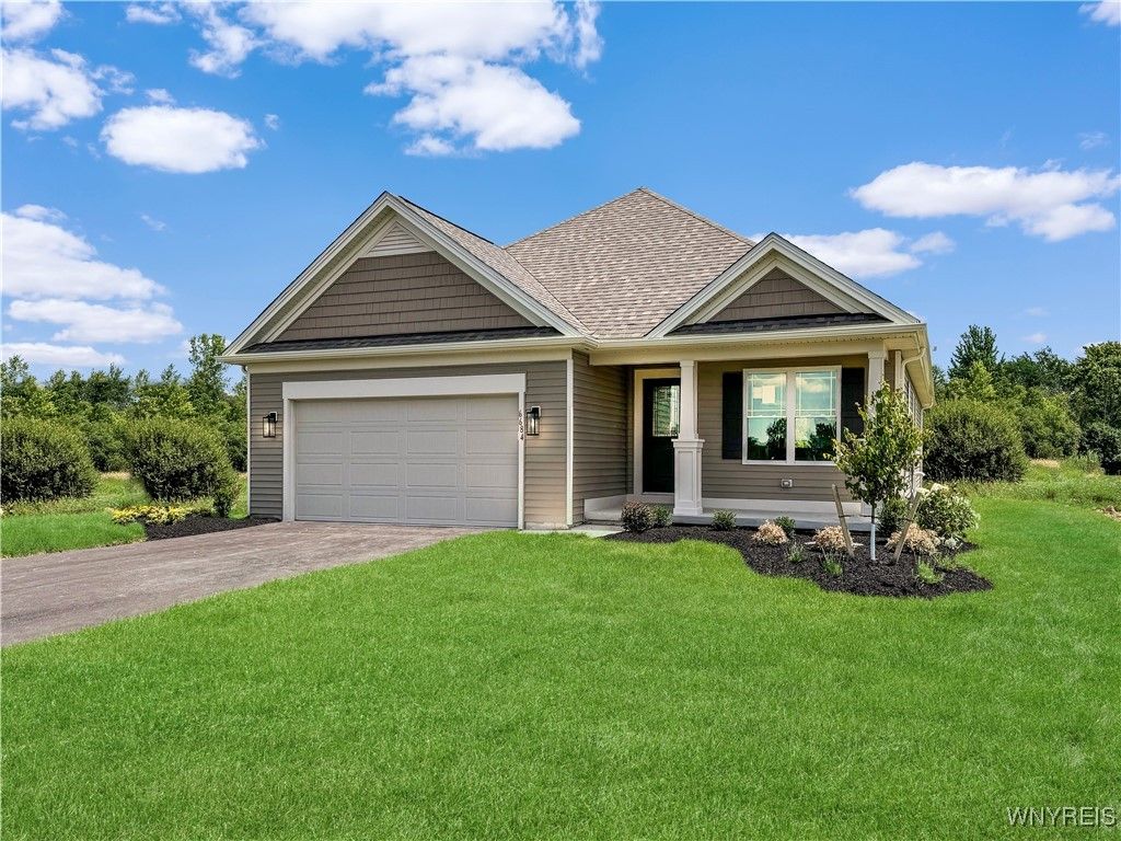 Attached, Exterior, Facade, Ranch
