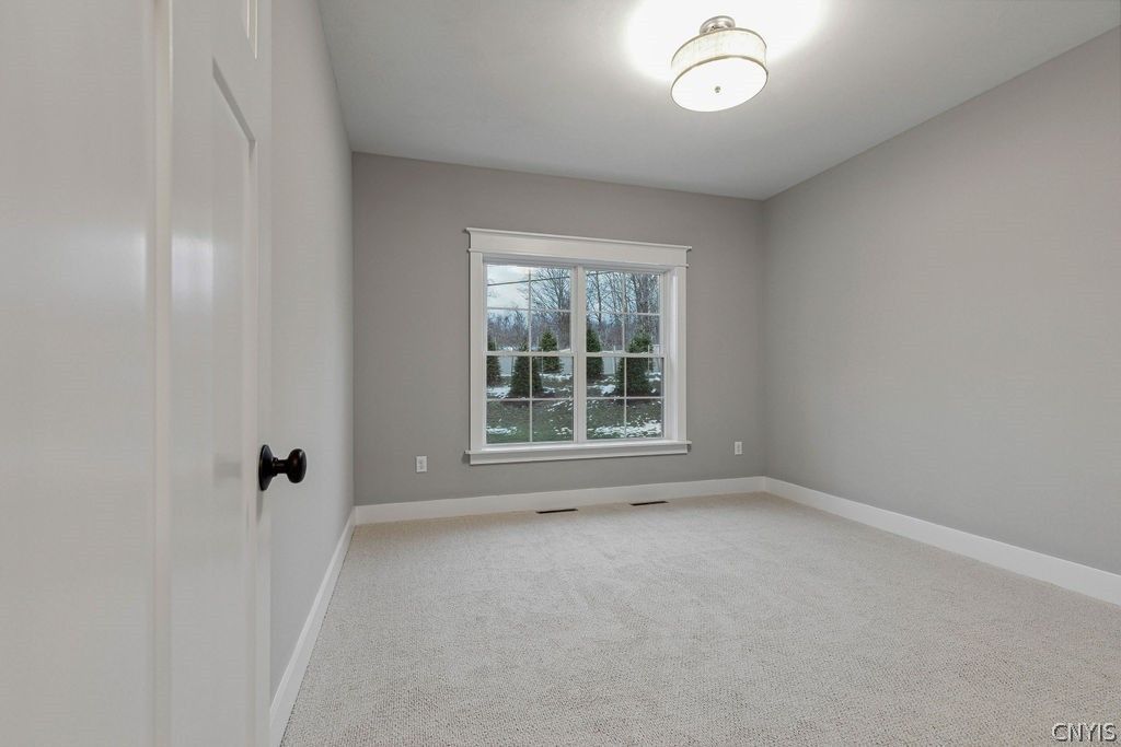 Empty room, Interior