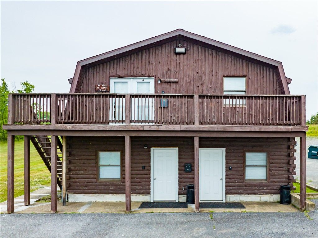 Exterior, Facade, Log Home