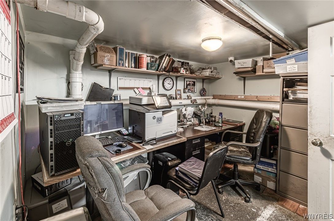 Home Office, Interior