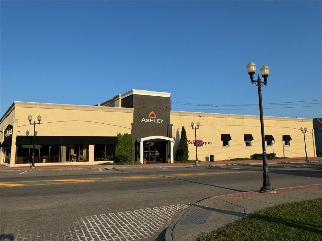 Exterior, Facade, None