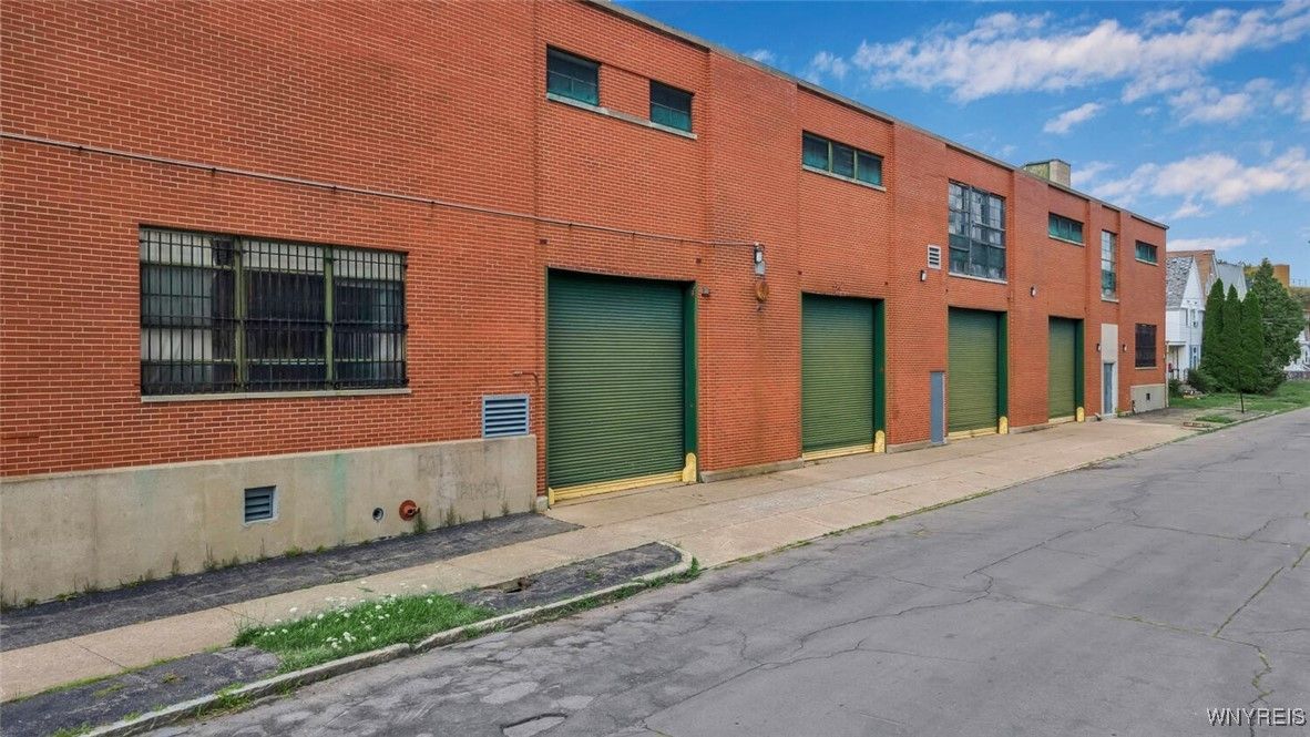 Attached, Exterior, Facade, Brick Facade, Rowhouse
