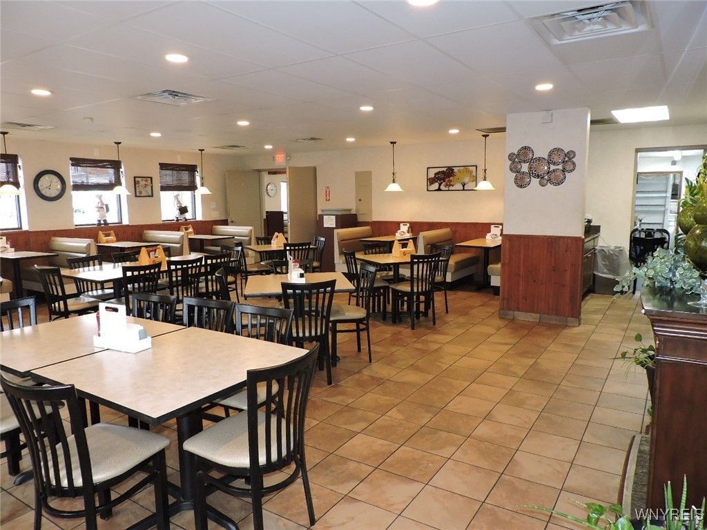 Dining room, Interior, Pendant Lights, Recessed Lighting