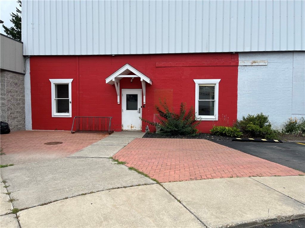 Exterior, Facade, None