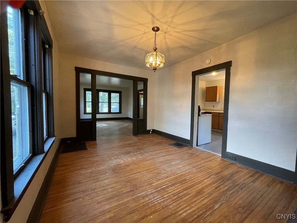 Empty room, Interior, Pendant Lights, Wood Texture Flooring