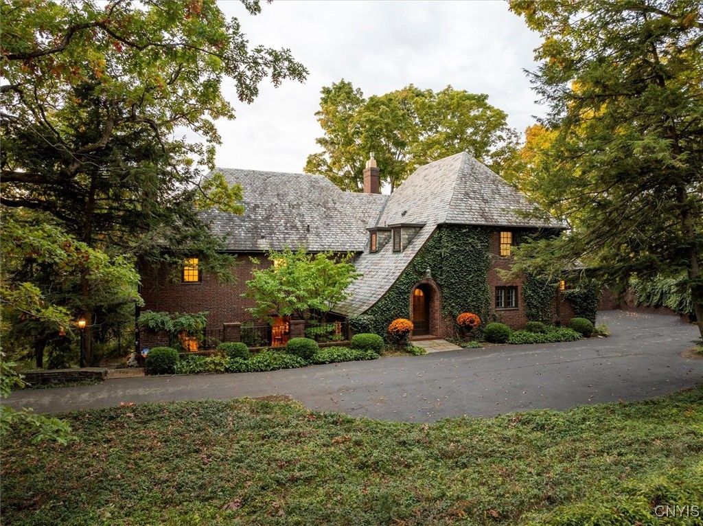 Backyard, Exterior, Facade, Brick Facade, French Provincial