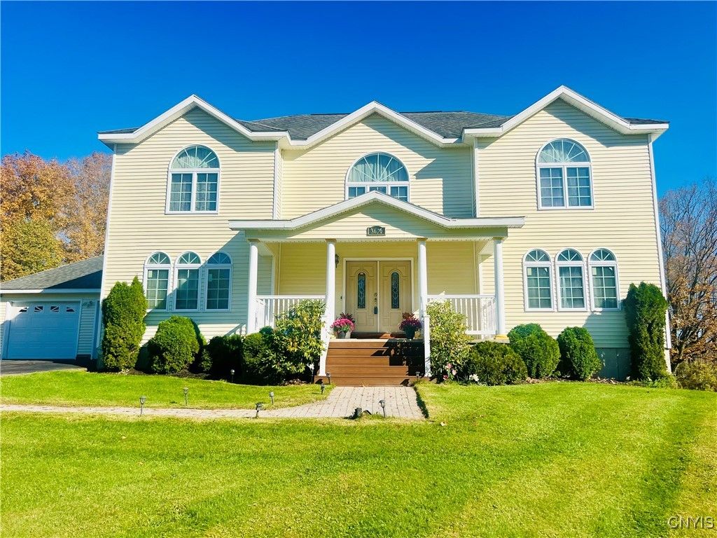 Exterior, Facade, Farmhouse