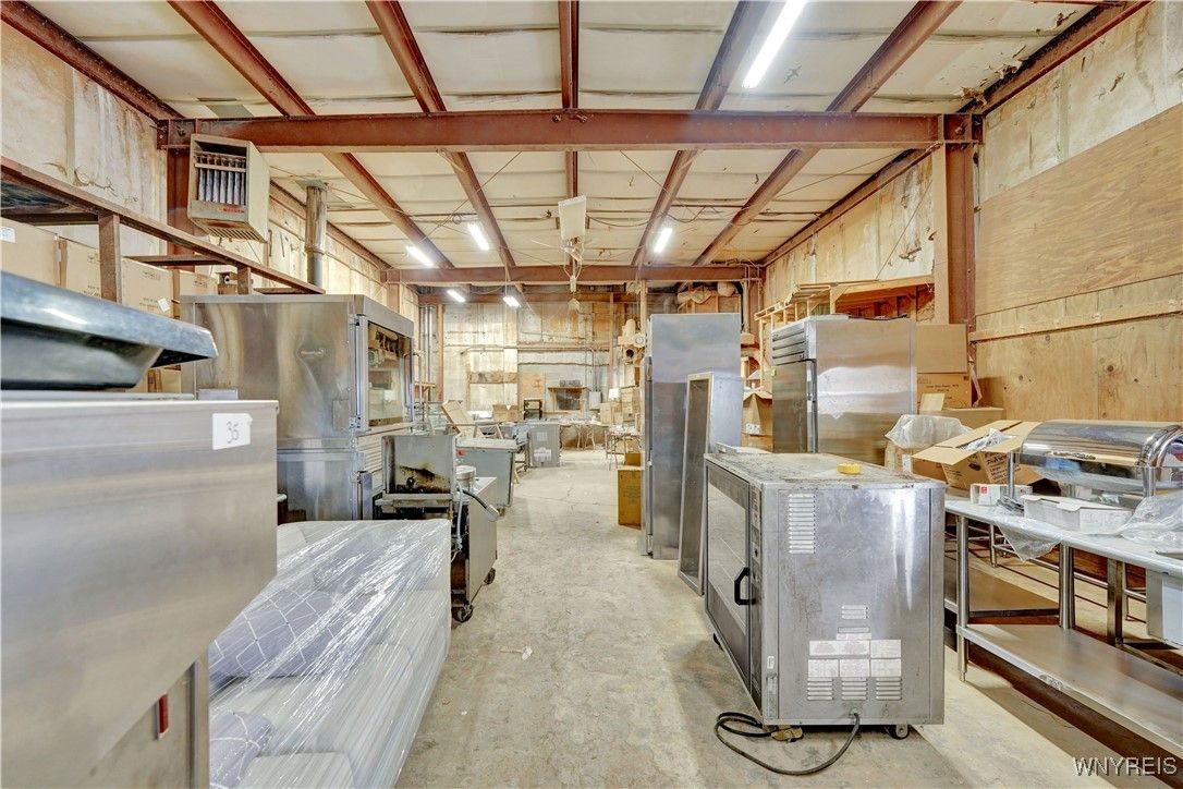 Interior, Washer, Wooden Beams