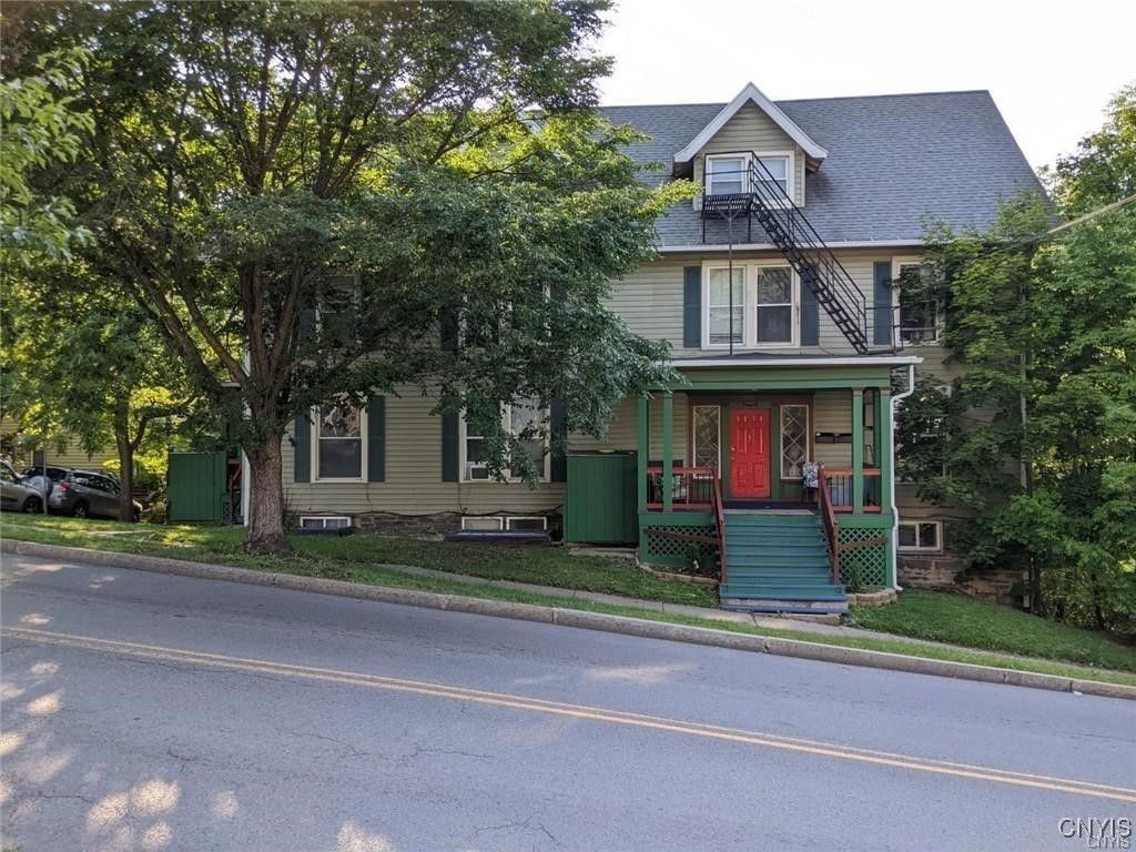 Exterior, Facade, Queen Anne Victorian
