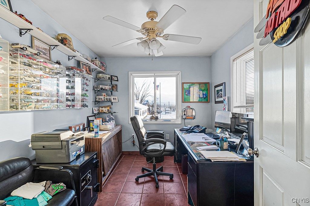 Home Office, Interior