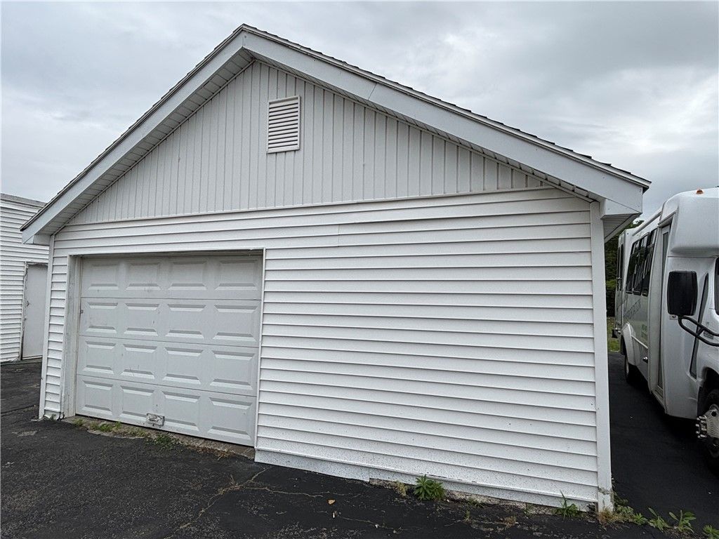 Detached Garage, Exterior