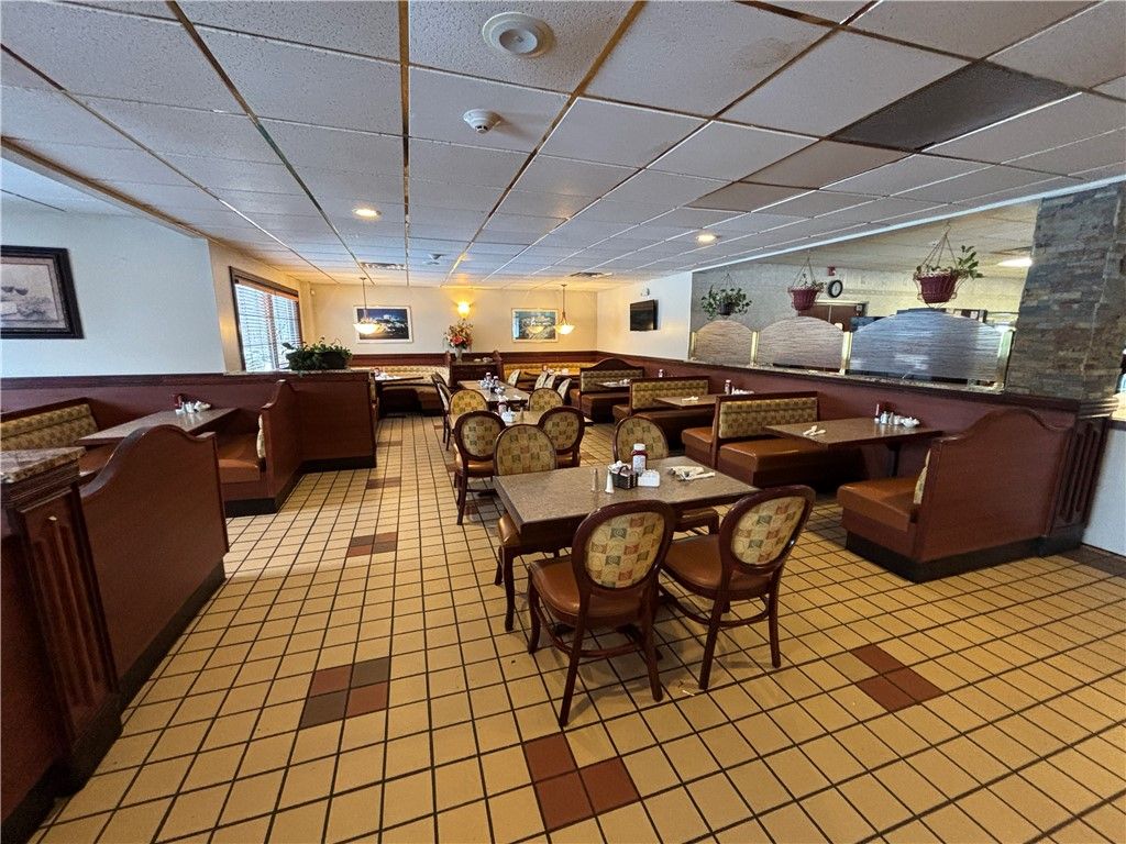 Dining room, Interior, Living room, Pendant Lights, Recessed Lighting