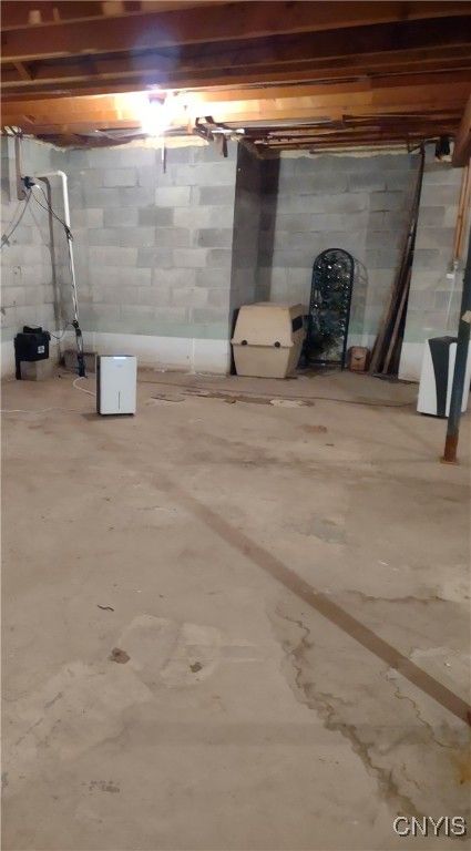 Empty room, Interior, Wooden Beams