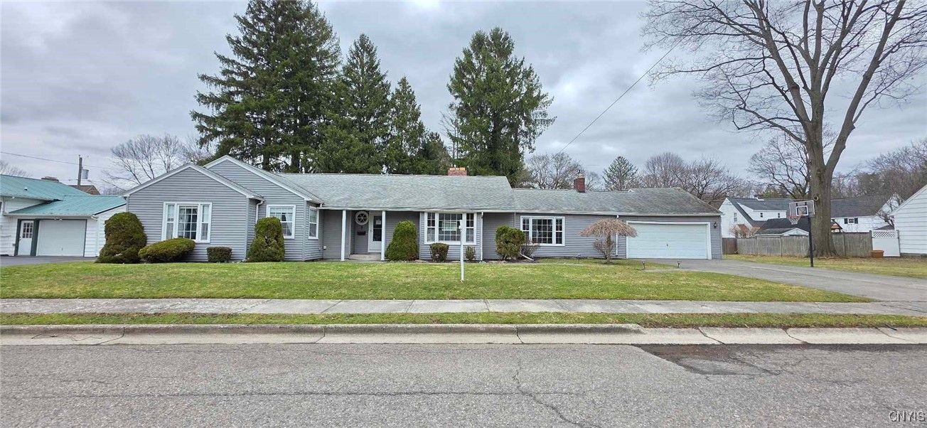 Attached, Exterior, Facade, Ranch