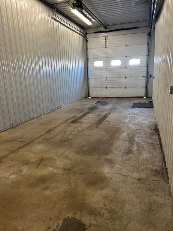 Garage, Interior