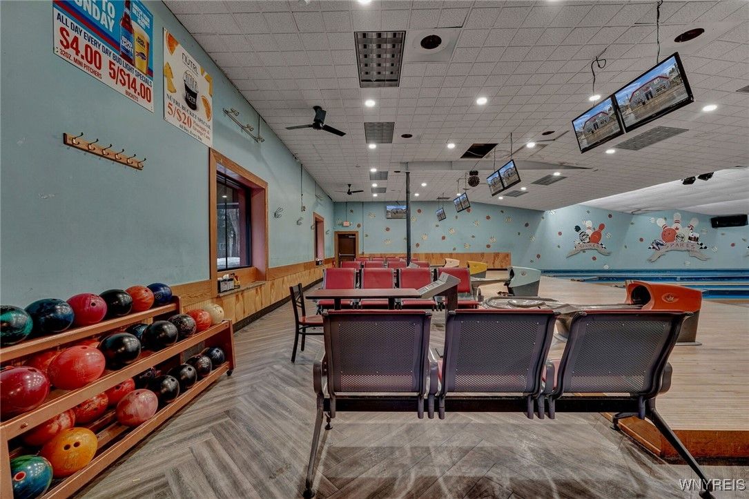 Dining room, Interior, Recessed Lighting