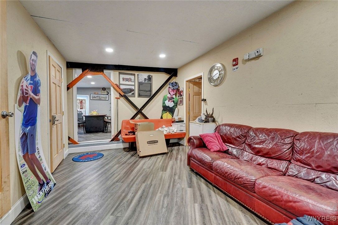 Interior, Recessed Lighting, Wood Texture Flooring