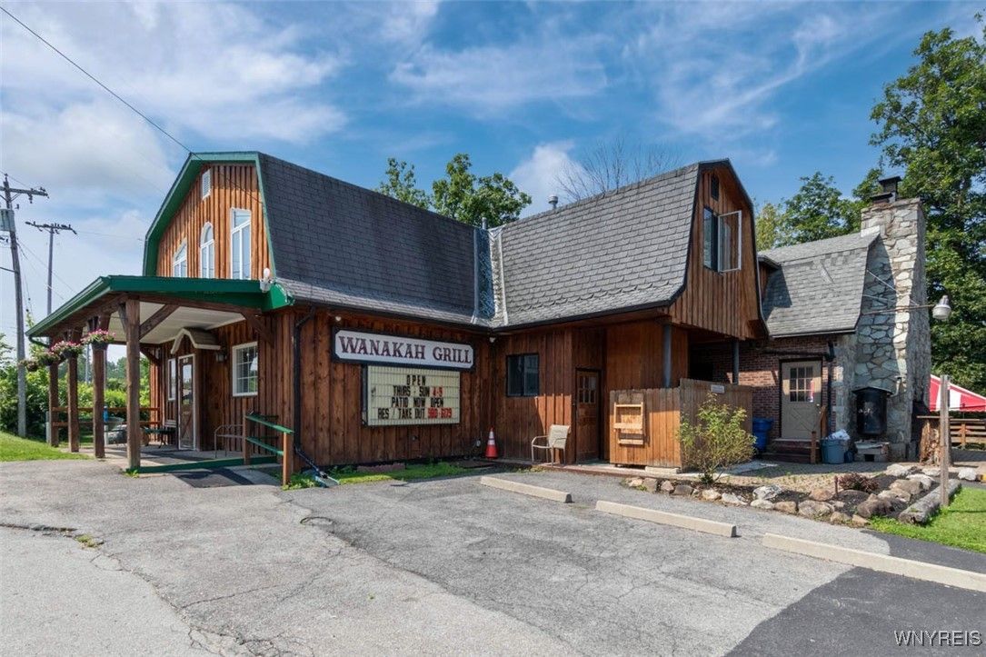 Exterior, Facade, Log Home