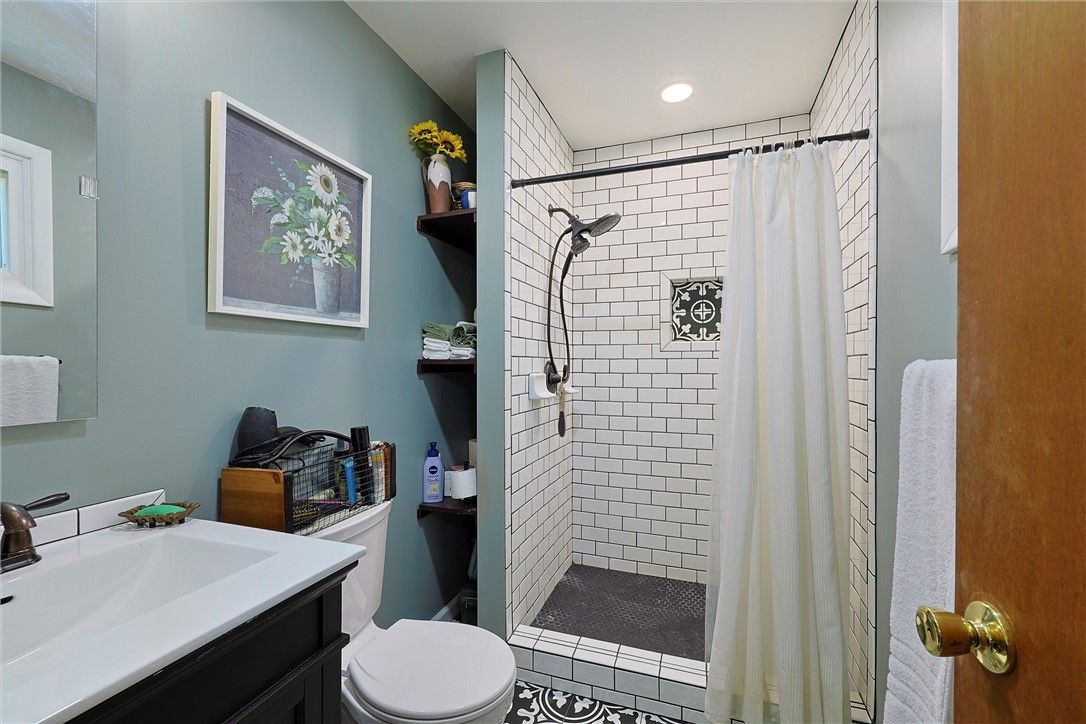 Bathroom, Interior, Recessed Lighting