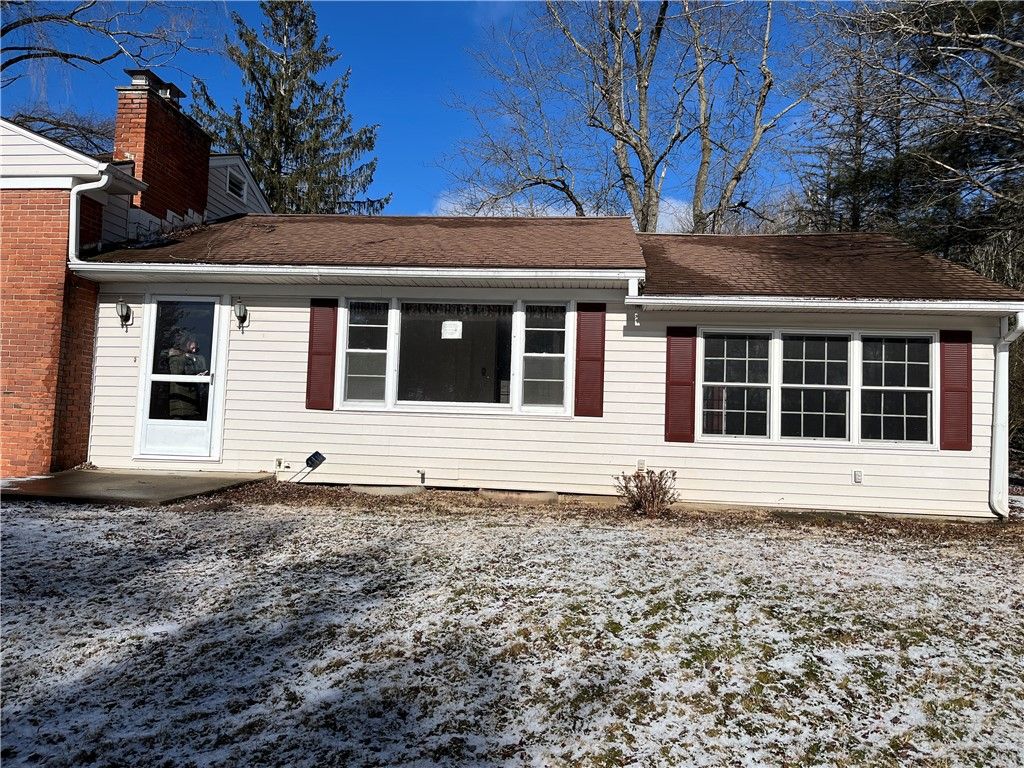 Exterior, Facade, Ranch